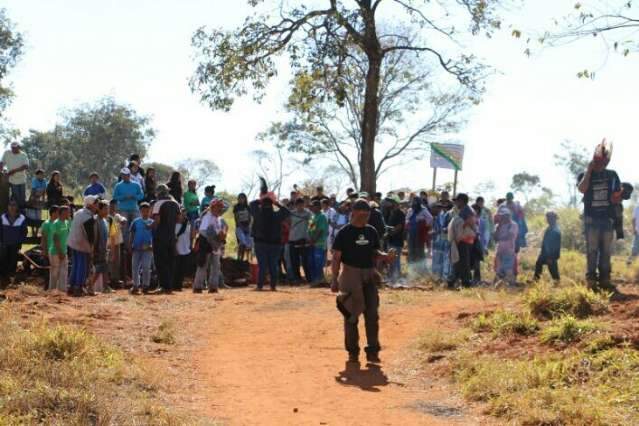 Cinco ind&iacute;genas feridos em confronto continuam internados