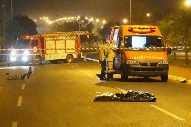 Ciclista morre ao ser atropelado e arremessado por 35 metros