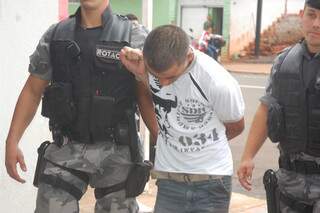 Assaltantes foram presos pouco depois do sequestro relâmpago. (Foto: Simão Nogueira)