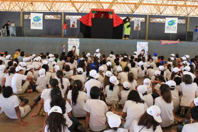 Pe&ccedil;a &ldquo;Aventuras no Mundo Encanado&rdquo; &eacute; apresentada em Campo Grande