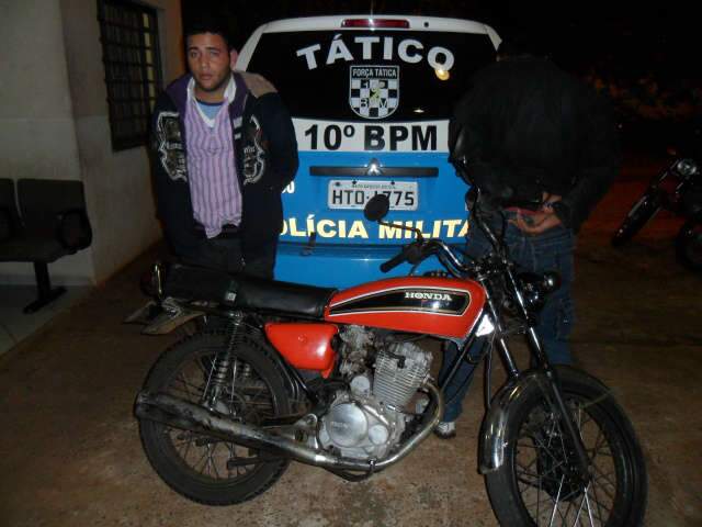  Adolescente e jovem s&atilde;o presos em flagrante ap&oacute;s roubar pizzaria