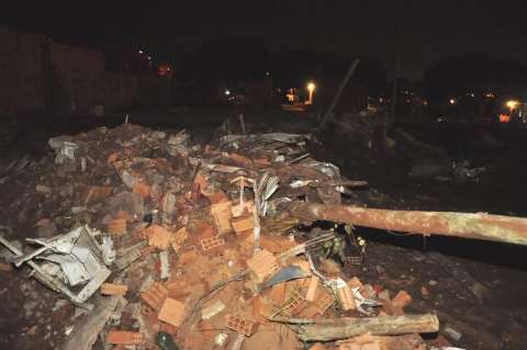 Mais três casas foram demolidas durante reintegração de posse