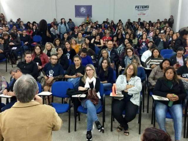 Sem notifica&ccedil;&atilde;o sobre liminar do TJ, professores iniciam 2&ordm; dia de greve