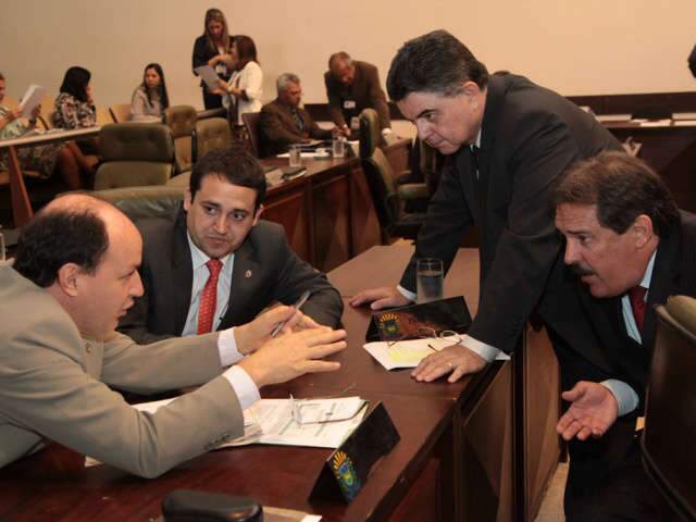  Deputados aprovam projeto que aumenta desconto no IPVA