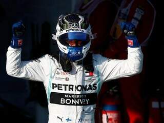 Bottas superou o colega de equipe na largada e venceu sem dificuldades em Albert Park. (Foto: Mercedes-AMG Petronas Motorsports/Divulgação)