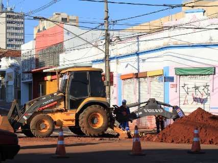 Motoristas enfrentam primeiro dia de interdição na 14 de Julho com a Maracaju 