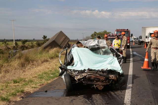 Mec&acirc;nico de 26 anos &eacute; um dos mortos em colis&atilde;o com carreta na BR-163