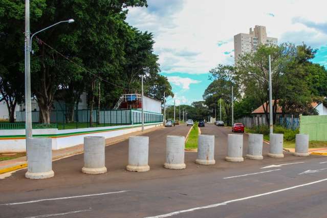 Definida empresa que implantar&aacute; sem&aacute;foros em rotat&oacute;ria e pista adicional