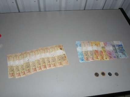 PMA prende dois homens com R$ 500 em notas falsas em Bonito