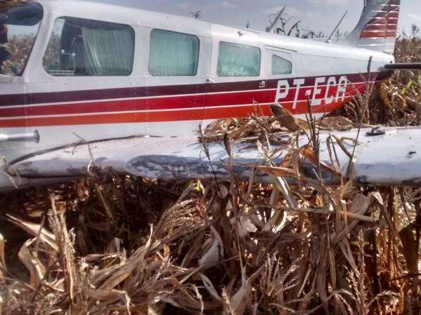 Piloto com brev&ecirc; vencido h&aacute; 10 anos faz pouso for&ccedil;ado em milharal