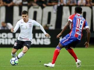 Jogando em casa, Corinthians vence o Bahia por 2 a 1