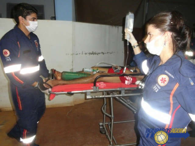  Adolescente leva tiro no rosto em frente de casa em Dourados