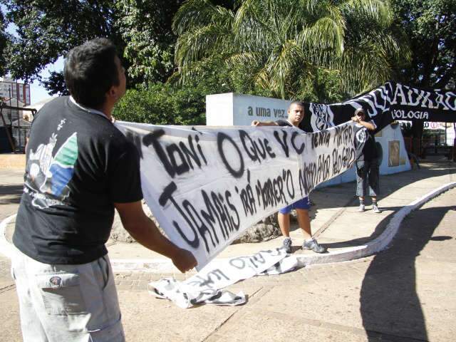  Torcida organizada pede sa&iacute;da de presidente do Oper&aacute;rio e prepara a&ccedil;&atilde;o judicial