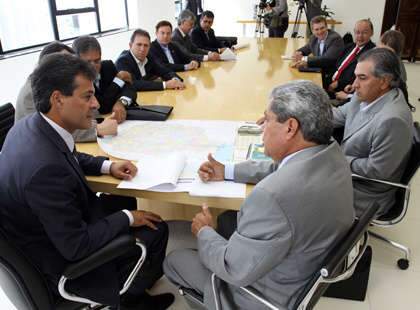  Andr&eacute; e Beto Richa se unem para tentar tirar do papel projeto ferrovi&aacute;rio