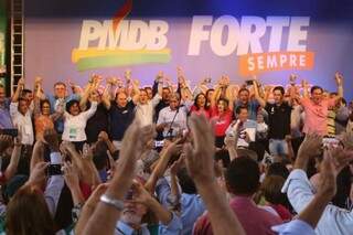Lideranças do PMDB aclaram Puccinelli na presidência regional do partido; meta agora é busca de aliados. (Foto: André Bittar)