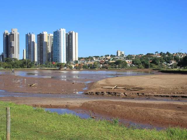 Morte de peixes foi pontual e Imasul monitora oxig&ecirc;nio de lago, diz secret&aacute;rio