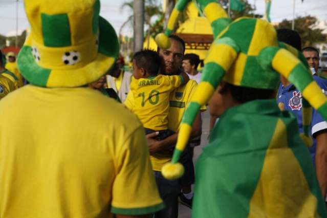 Cerca de mil torcedores j&aacute; est&atilde;o concentrados para assistir jogo na Vila Brasil