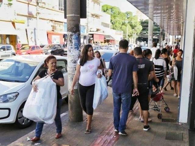 Com&eacute;rcio vai gerar 5,1 mil empregos tempor&aacute;rios neste fim de ano em MS