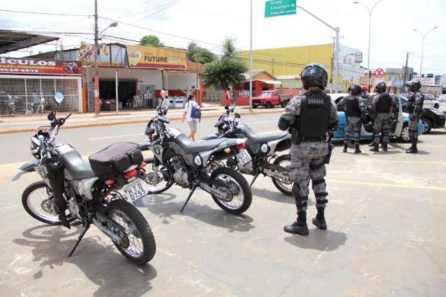 Pai e filho ficaram trancados em quarto durante assalto &agrave; conveni&ecirc;ncia