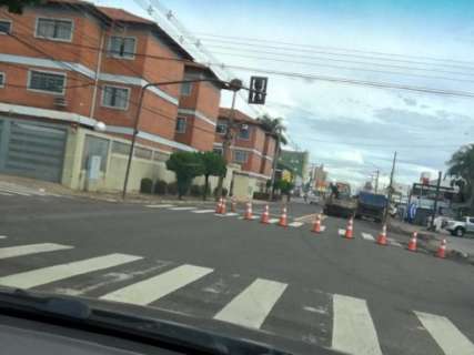 Serviço de tapa-buraco interdita trecho de 9 quadras da Avenida Ceará 