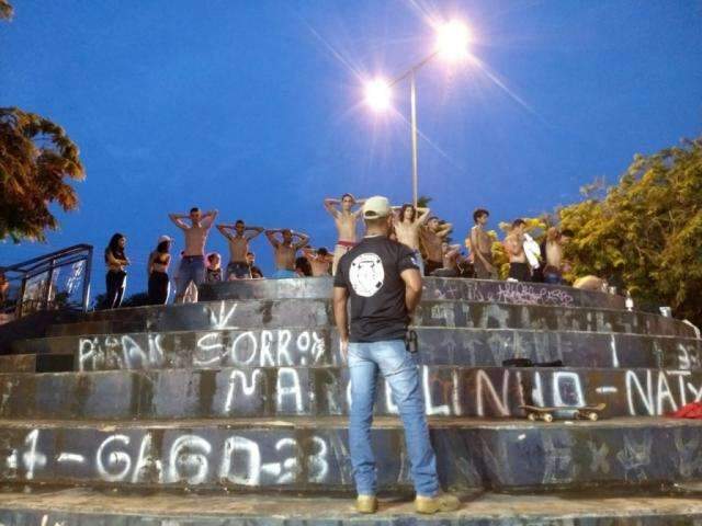 Opera&ccedil;&atilde;o aborda mais de mil pessoas e prende 4 em Campo Grande 
