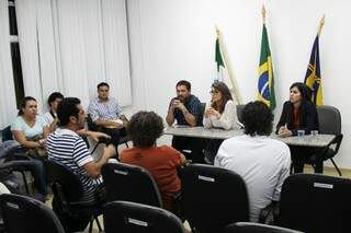 A reunião aconteceu no Teatro José Octávio Guizzo, situado no Paço Municipa. (Foto: Farid Fahed/PMCG) 