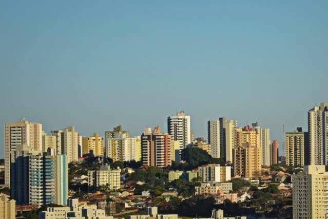 C&eacute;u amanhece com nuvens e pode chover em Campo Grande