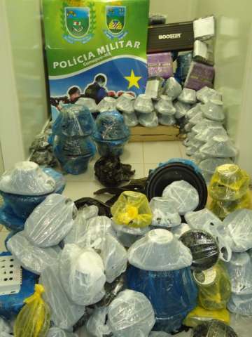 Grupo &eacute; flagrado com contrabando avaliado em R$ 10 mil em Camapu&atilde;