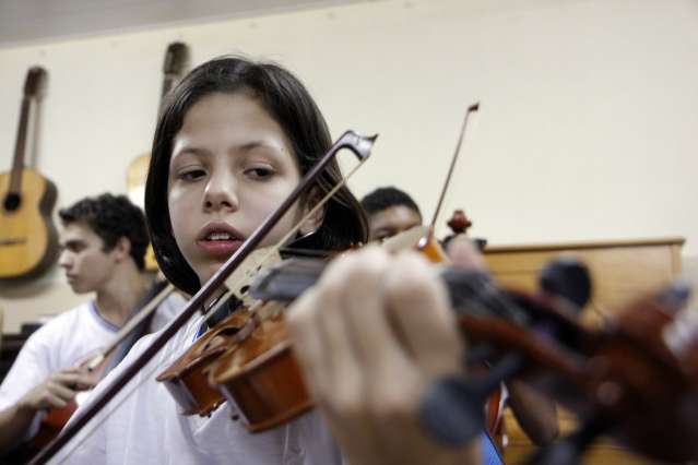 Violino no bairro Nova Lima n&atilde;o &eacute; mais um instrumento para poucos