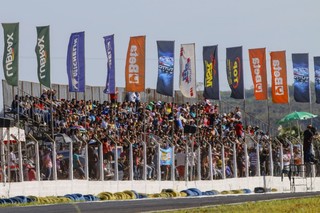 A presença do público com mais de 21 mil pessoas surpreendeu os organizadores da etapa do Brasileiro de Motovelocidade em Campo Grande (Foto: William Inácio/Grelak Comunicação)