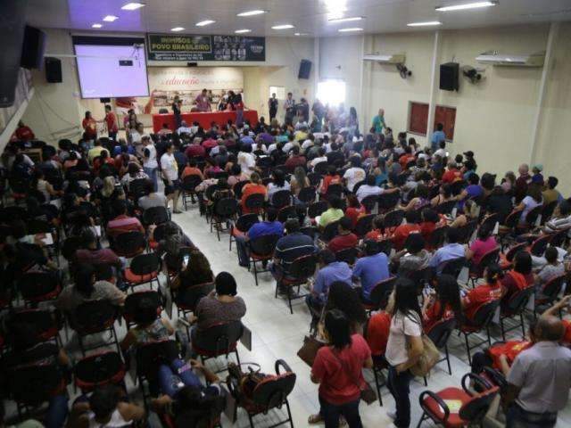 Governo incorpora metade do abono e servidores encerram greve em escolas