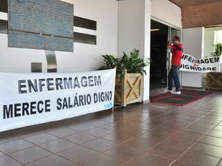 Categoria protestou no hospital e paralisou atividades na sexta-feira. (Foto: João Garrigó)