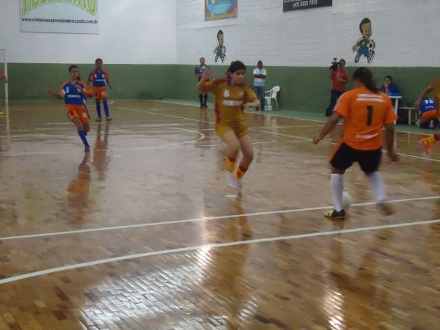 Rodada da 6&ordf; Copa Pelezinho tem 13 gols marcados em tr&ecirc;s jogos