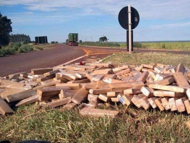 Traficante em fuga &eacute; preso depois de capotar camionete com maconha 