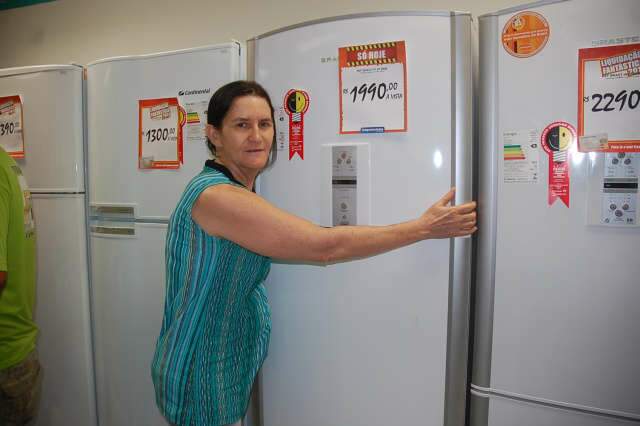  Compradores economizam durante o ano e chegam cedo para liquida&ccedil;&atilde;o