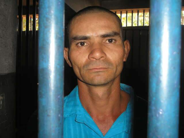  Em Caracol, homem coloca fogo em quarto de pousada