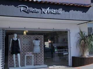 Loja Renata Monteiro fica na Rua Nortelândia, Loja 2, na esquina com Rua Antônio Maria Coelho, Bairro Santa Fé.