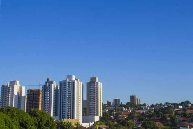 Domingo ser&aacute; de sol forte e temperatura alta em todo o Estado