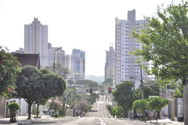 S&aacute;bado come&ccedil;a com c&eacute;u aberto e calor em Campo Grande