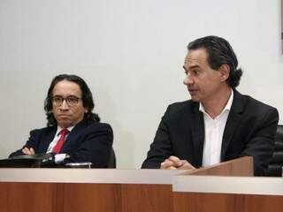 Aroldo Lima, procurador do MP, e o Marquinhos Trad durante audiência; os dois tiveram embate durante audiência (Foto: Marcos Ermínio)