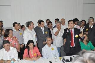 Prefeito reuniu todo o primeiro escalão e representantes de igrejas evangélicas para declarar apoio a Reinaldo (Foto: Marcelo Calazans)