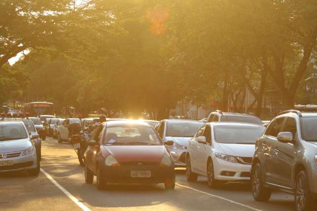 Motorista abandona carro aberto e com chave na igni&ccedil;&atilde;o na Afonso Pena