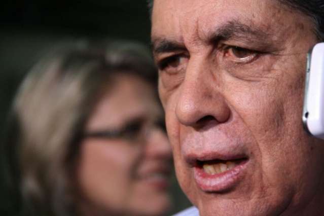 Andr&eacute; cancela viagem aos EUA e Jerson n&atilde;o assume governo