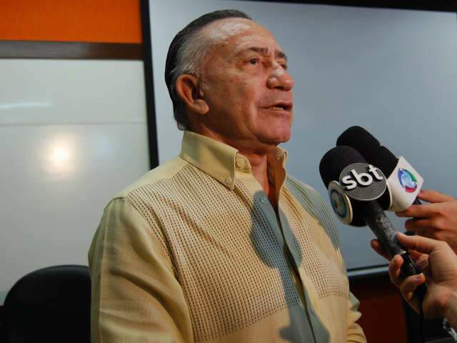 Lino Oviedo faz palestra em busca de votos e defende a Unasul
