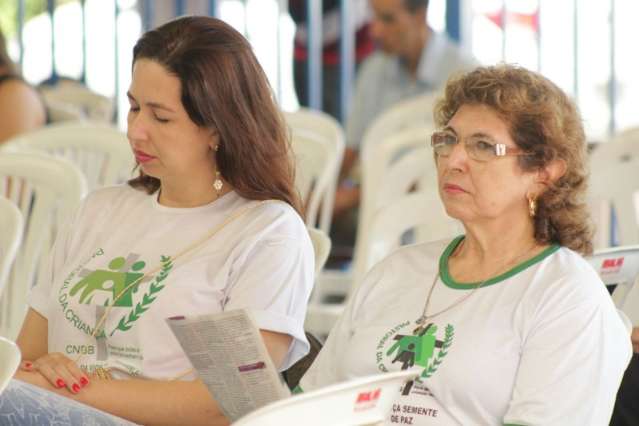 Campanha mostra como combater mosquito e cadastra volunt&aacute;rios