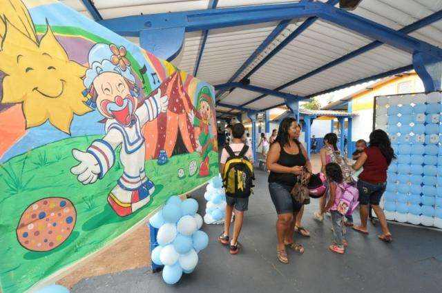 Prefeitura de Dourados entrega kits e uniformes a 27 mil alunos no dia 18