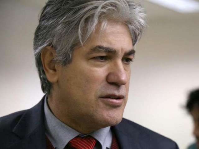 Vereador diz que carro est&aacute; no conserto e mandar&aacute; a conta para ONG