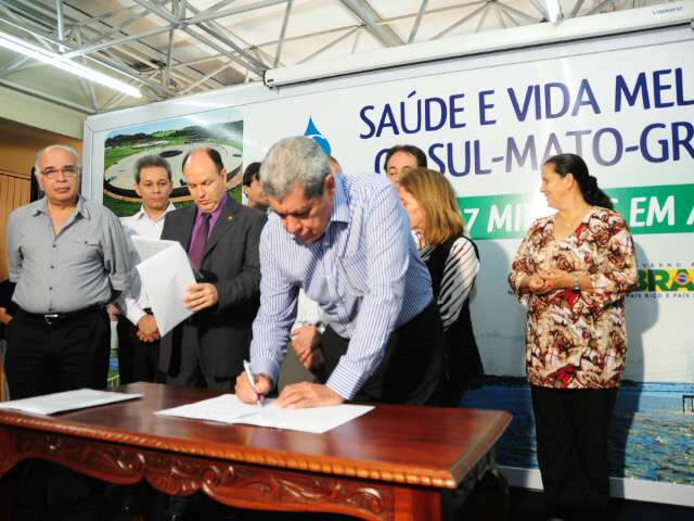  Mais de R$ 25 milh&otilde;es ser&atilde;o investidos em rede de &aacute;gua e esgoto em MS