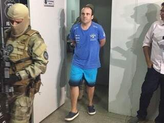 O piloto Felipe Ramos Morais quando foi preso, sob acusação de envolvimento em mortes de lideres do PCC. (Foto: Divulgação)