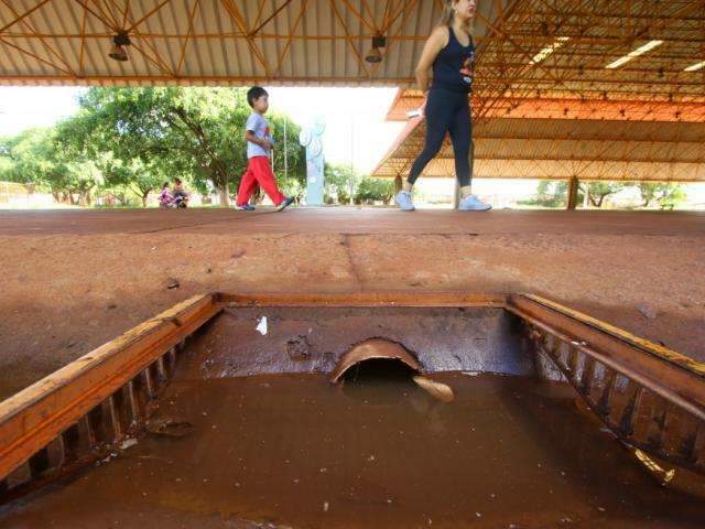 Abandono de Parque Jacques da Luz deixa moradores das Moreninhas irritados